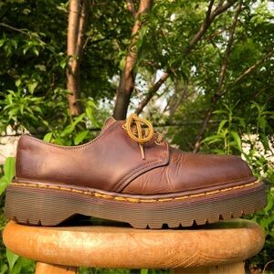 Vintage 90s Dr. Martens brown 1561/34 chunky platform leather lace up Oxfords.
